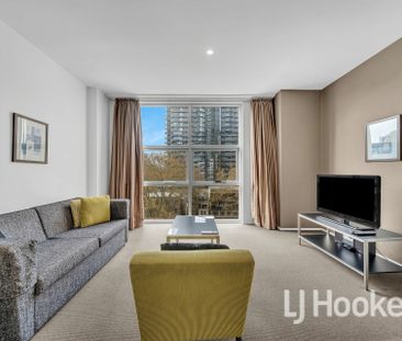 Electricity & Water Bills Included - Spacious Paris End Living � Fully Furnished Residence. - Photo 1
