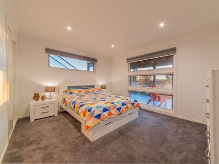 Stunning Fully Furnished 4-Bedroom Home – Short-Term Lease (3–6 Months) - Photo 5