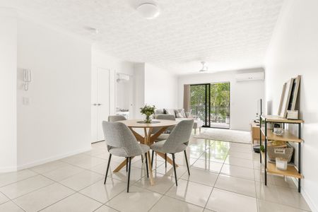 Spacious & Modern Inner-City Apartment in Prime Stafford Location - Photo 5