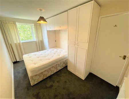 Coltsfoot Drive, Altrincham - Photo 4