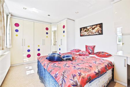 4 bedroom detached house to rent - Photo 3