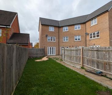 5 bedroom semi-detached house to rent - Photo 2