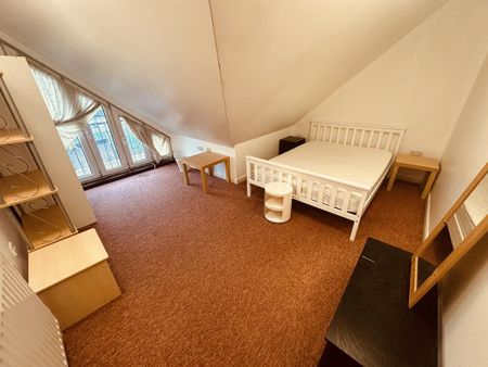 1 bedroom in a house share to rent - Photo 2