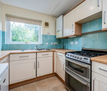 3 bedroom house to rent Kemble Court, Downhead Park, Milton Keynes,... - Photo 6