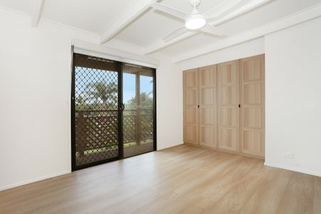 CHARMING RENOVATED 3 BEDROOM HOME WITH STUDY/4TH BEDROOM - Photo 3