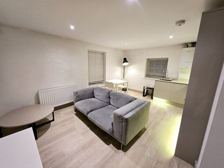 1 Bed Flat, London Court, RG1 - Photo 4