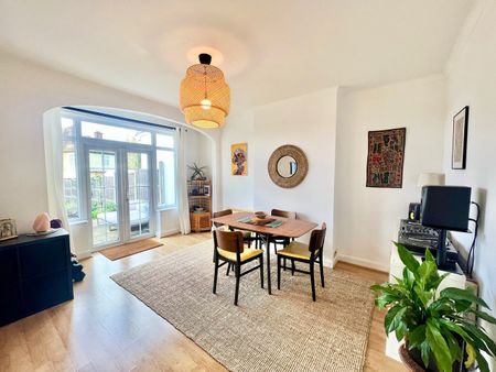 3 Bed Semi-Detached House, Station Road, NW4 - Photo 4