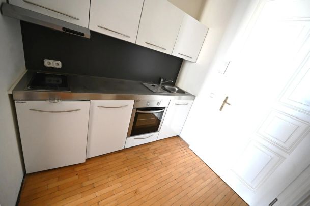Wohnen mit Stil – Apartment im historischen Gebäude mit Donau-Blick - Photo 1