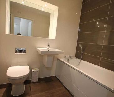 A modern ground floor apartment close to railway station - Photo 2