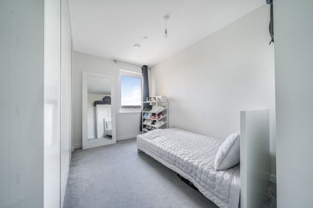 St. Johns Road, NEW MALDEN - Photo 4