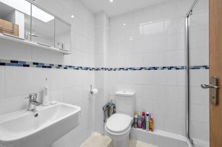 Coombe Lane, SW20, London - Photo 3