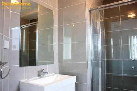 MODERN 4 BEDROOM TOWNHOUSE!! - Photo 4