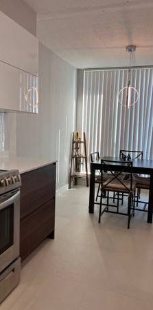 Furnished/Unfurnished 2 Bd + 2 Bath Sub-Penthouse in Downtown - Photo 2