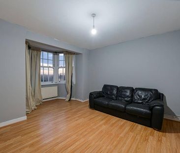 3 bedroom flat to rent - Photo 2