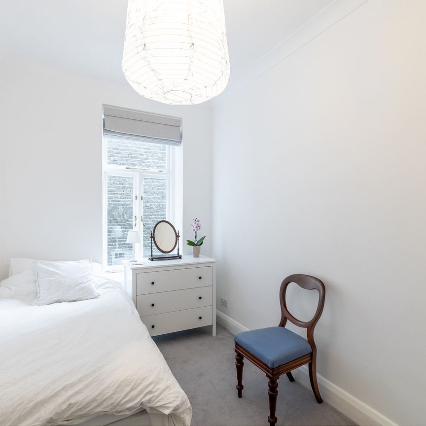 Gloucester Street, Westminster, Pimlico, London, SW1V - Photo 1