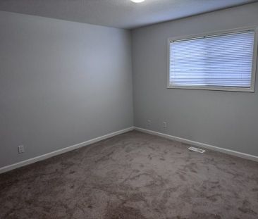 FREE RENT! Pet Friendly 3 bedroom in Four-Plex with Storage - Photo 6