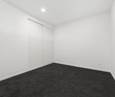 Modern Apartment Living in Oak Park - Photo 1