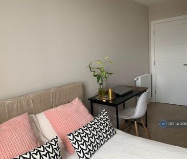 1 bedroom in a flat share to rent - Photo 4