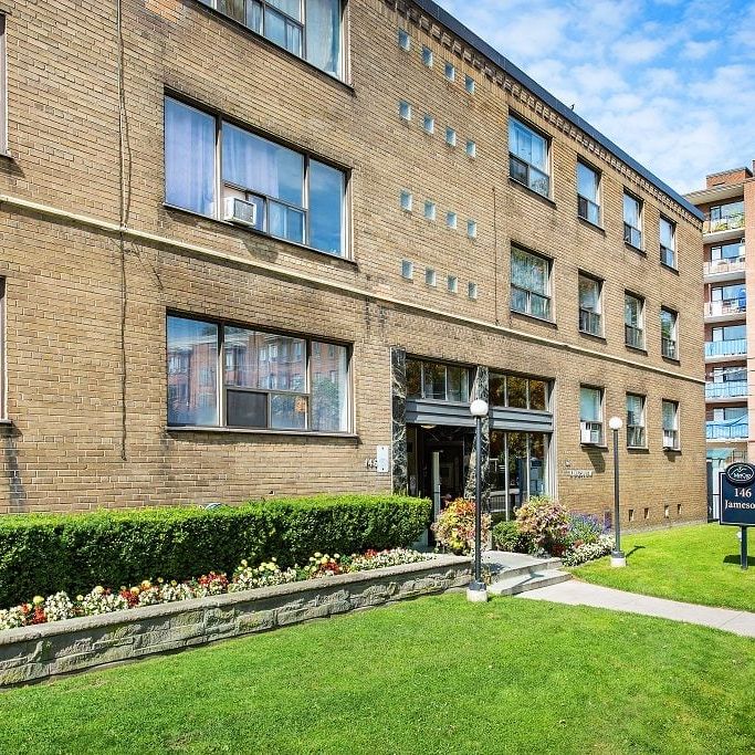 The Kingsview - Photo 1