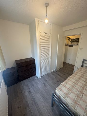 2 Bed Flat, Miranda Court, M5 - Photo 3