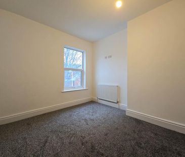 3 bedroom end of terrace house to rent - Photo 4