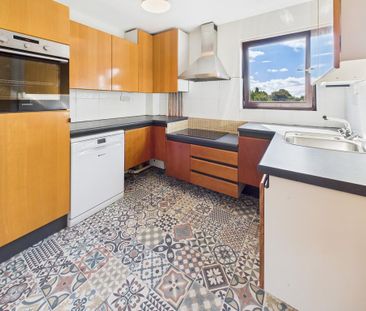 3 bedroom flat to rent - Photo 6