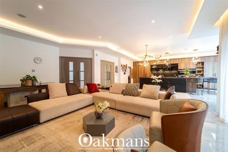 7 bedroom detached house to rent - Photo 2