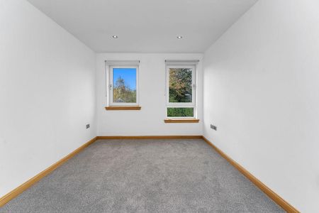 4 bedroom detached house to rent - Photo 4