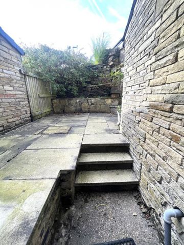 Upper Hirst, Outlane, Huddersfield, HD3 3TG - Photo 2