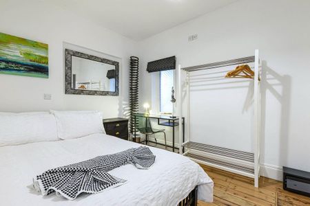 6 bedroom terraced house to rent - Photo 4