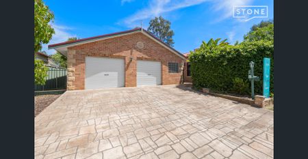 Cathedral Ceilings to Billiard Room / Spacious Living - Photo 2