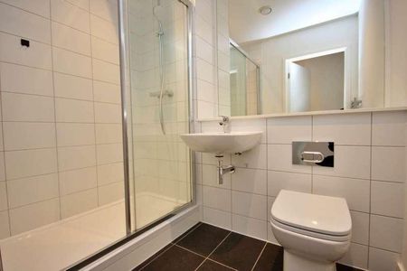 No Old Trafford, Manchester, M17 - Photo 2