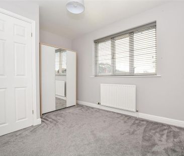 2 bedroom semi-detached house to rent - Photo 2