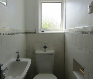 4 bedroom semi-detached house to rent - Photo 6