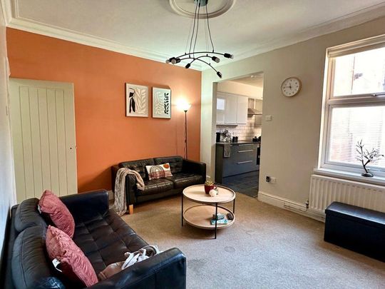 4 bedroom terraced house to rent - Photo 1