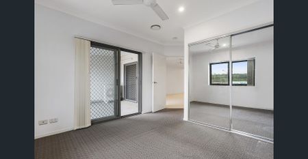 Stylish unit in excellent location - Photo 3