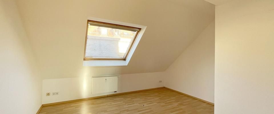Großzügige 3-Raum-Dachgeschosswohnung mit Balkon und Stellplatz - Foto 1