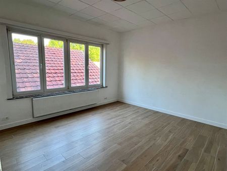 Volledig gerenoveerd appartement met 2 slaapkamers en parking - Foto 5