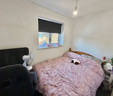 Ashbourne Crescent, Taunton - Photo 6