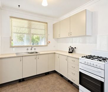 3-Bedroom Home in Convenient Beckenham Location - Photo 3
