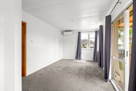 Home in the heart of the popular Elgin suburb - Photo 5