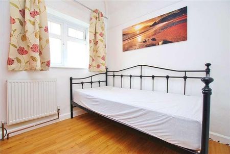 Cherry Tree Avenue, Guildford, Surrey, GU2 - Photo 5