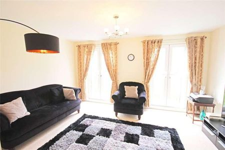 Borders Crescent, Loughton, IG10 - Photo 4