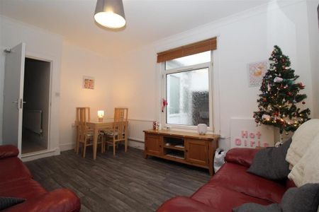 5 bedroom house to rent - Photo 2