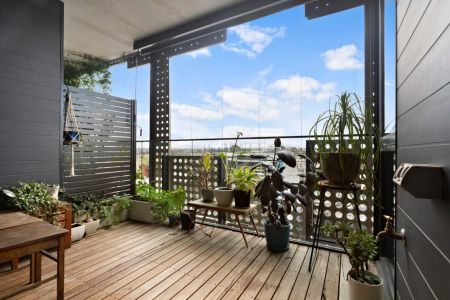 Stunning Sustainable 2-Bedroom Apartment in Nightingale Brunswick East - Photo 3