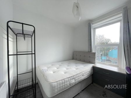 3 bedroom flat to rent - Photo 5