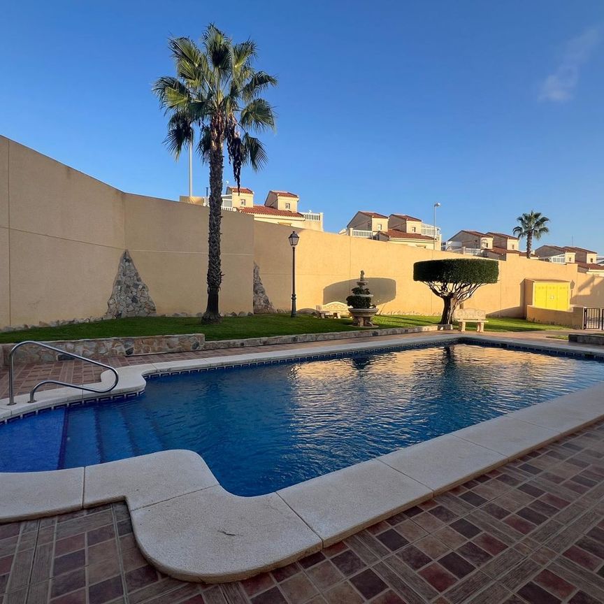 Alquiler de piso en Carretera San Miguel de Salinas, 12 - Photo 1