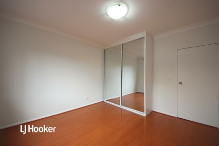 Renovated and spacious 2 bedroom unit - Photo 4
