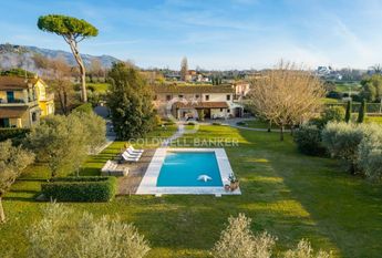 viale apua, Pietrasanta, Tuscany 55045