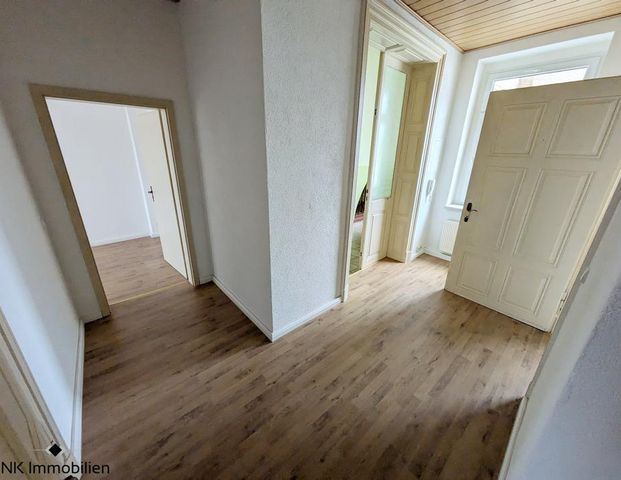 ++ attraktive, renovierte 3-Raum Wohnung in zentraler Lage, direkt am Markt in Meerane ++ - Photo 1